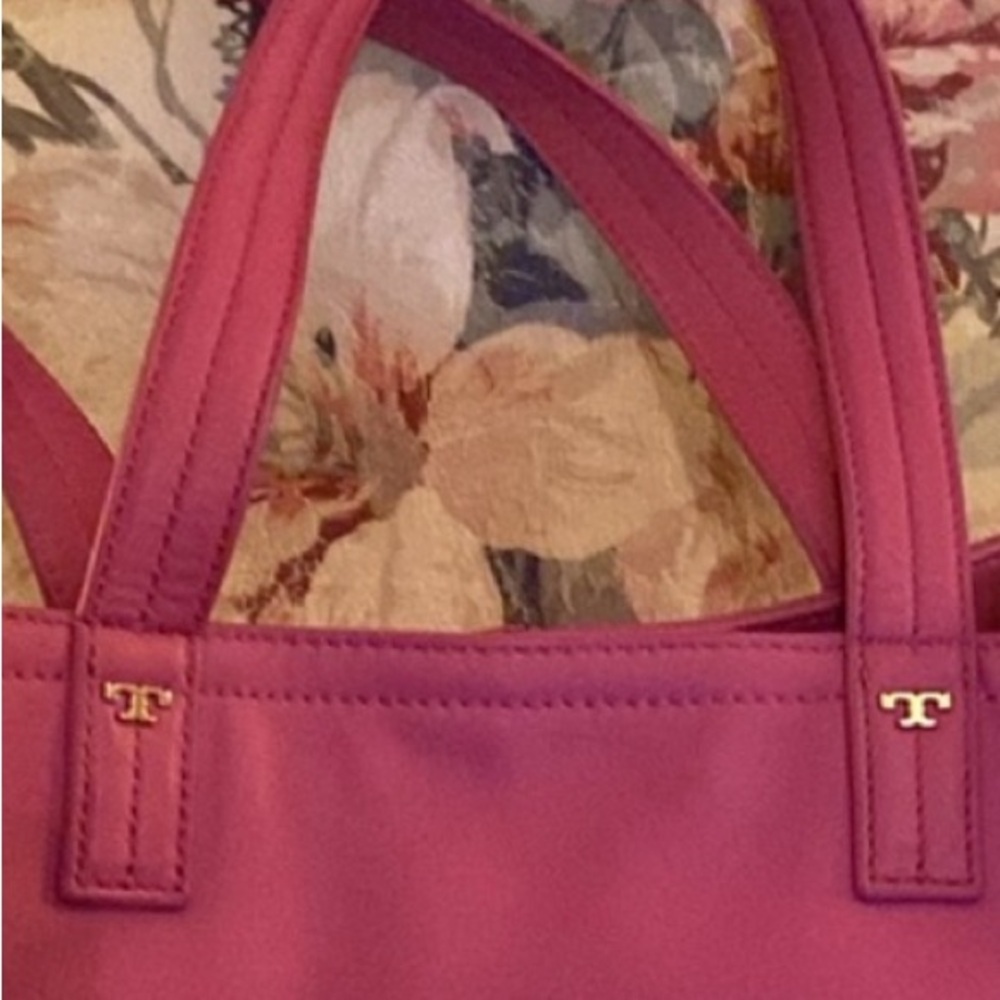 TORY BURCH LG LEATHER TOTE BARBIE PINK 16” Deep x 15”Wide. NWOT - Picture 4 of 13